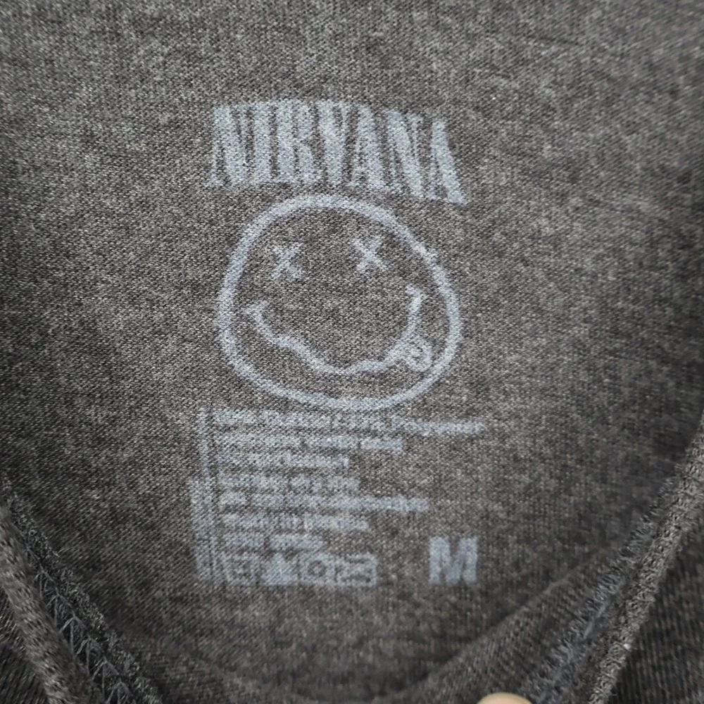 Nirvana Smiley Face Graphic Tee‎ Mens M Gray Grunge Seattle Band Shirt Alt NWOT